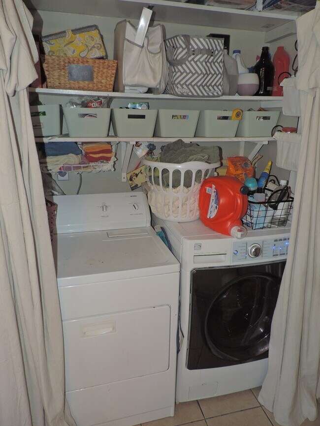 Building Photo - $1,650 | 3 Bedroom, 1 Bathroom House | Pet Friendly* | Available for August 1st, 2026 Move In!