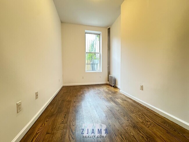 Building Photo - 196 Sackett St