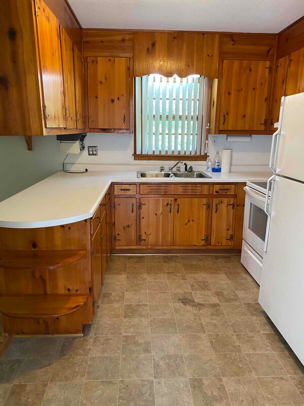 Building Photo - 1208 Skyline Dr
