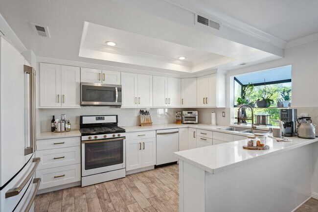 Building Photo - 1825 Caddington Dr