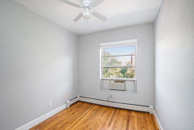 Building Photo - Cozy 1 bed 1 bath in Uptown!