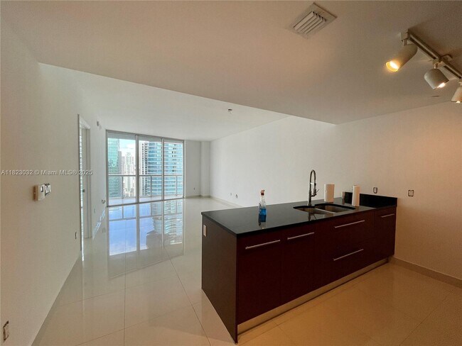 Building Photo - 475 Brickell Ave