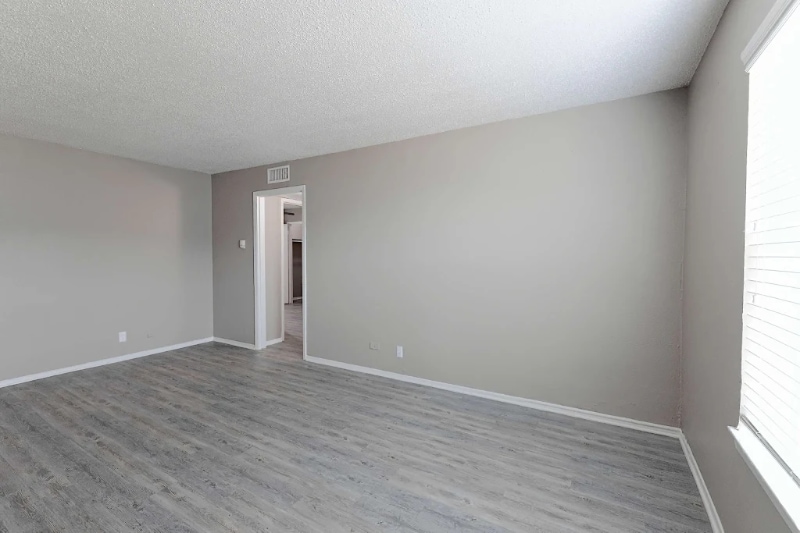 Building Photo - 531 Bedford Rd