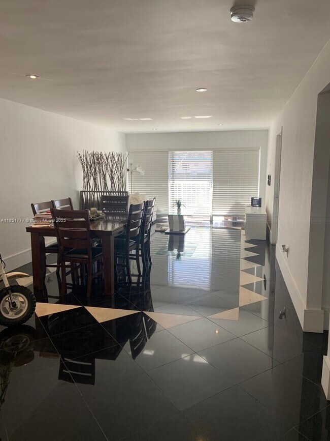 Building Photo - 3944 NE 167th St