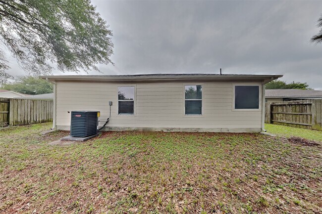 Building Photo - 16280 Sun View Ln