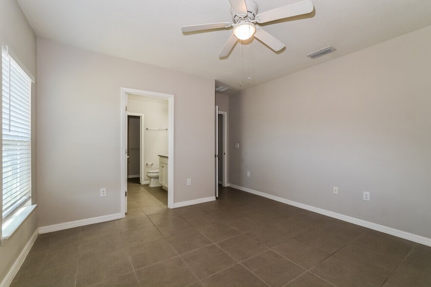 Building Photo - 116 Sail Way