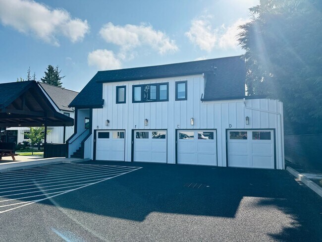 Building Photo - The Green at Felida Park Stunning Home