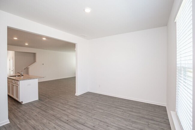 Building Photo - 101 Goshawk St