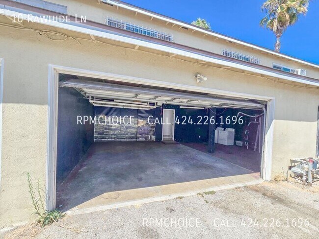 Building Photo - 10 Rawhide Ln