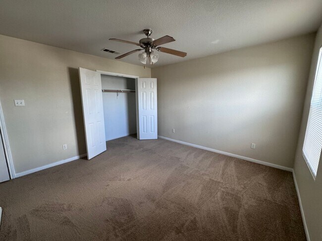 Building Photo - 2201 Riley Dr