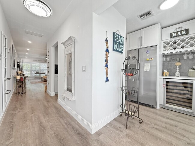 Building Photo - 1021 Flame Vine Ave