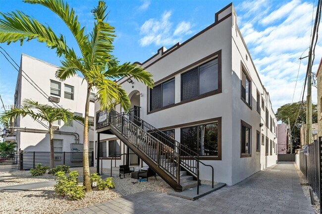 Building Photo - 1144 SW 4th St