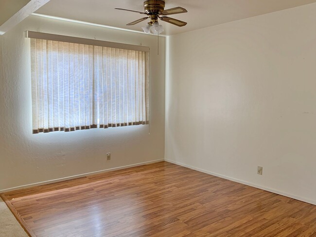 Building Photo - 1640 Clearview Dr