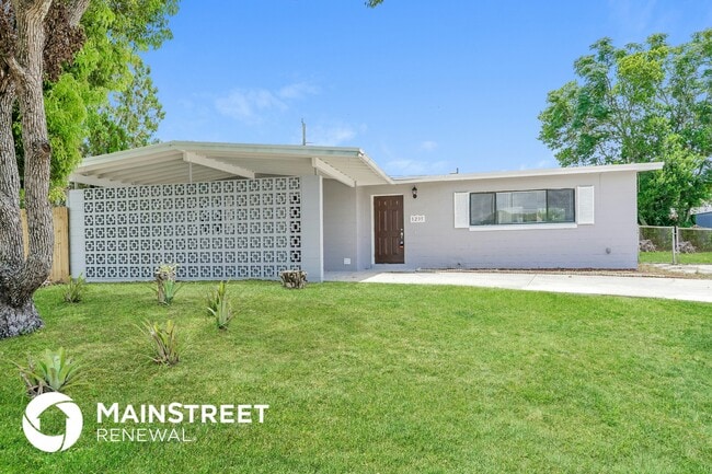 Building Photo - 1235 Thoreau St