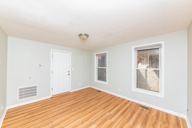 Primary Photo - 3 bedroom in Chicago IL 60607