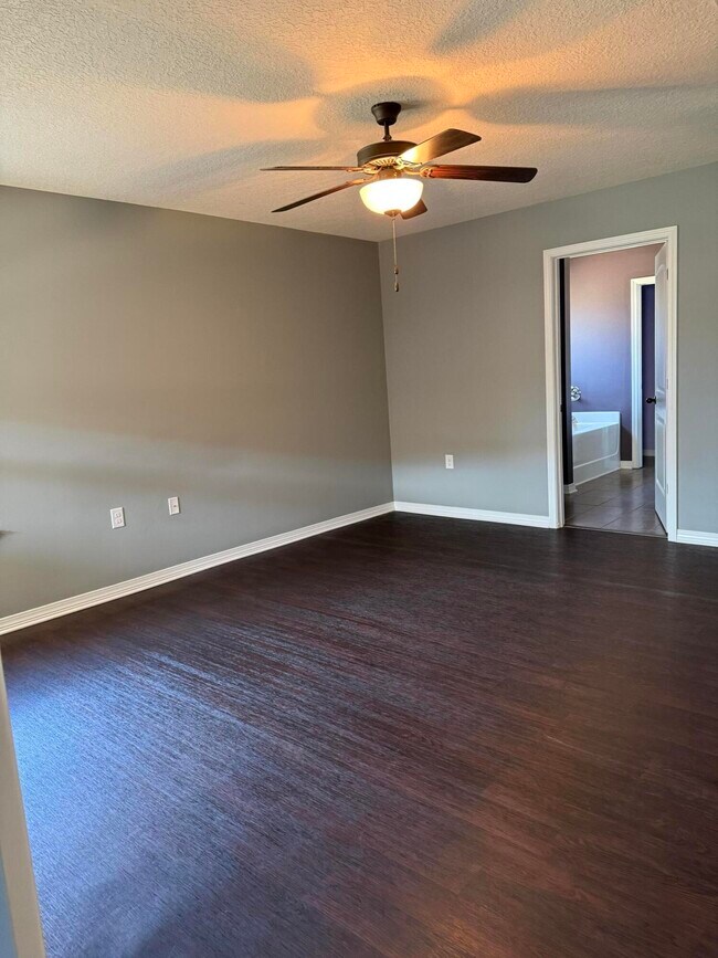 Building Photo - 233 Croft Cir