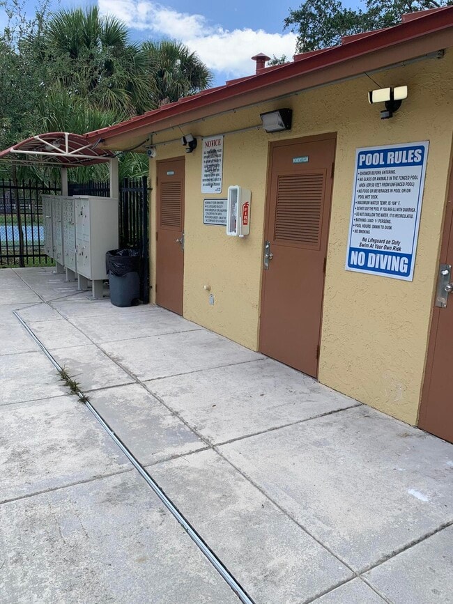 Building Photo - 2015 Coral Ridge Dr