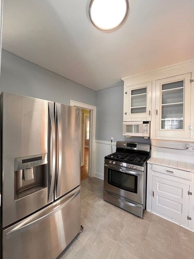 Building Photo - Charming 3-Bedroom Home in a Convenient an...