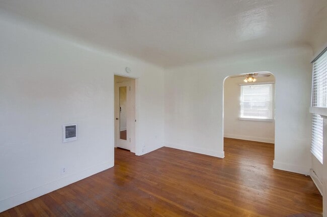 Building Photo - Spanish Craftsman Garden Apartments Bankers Hill