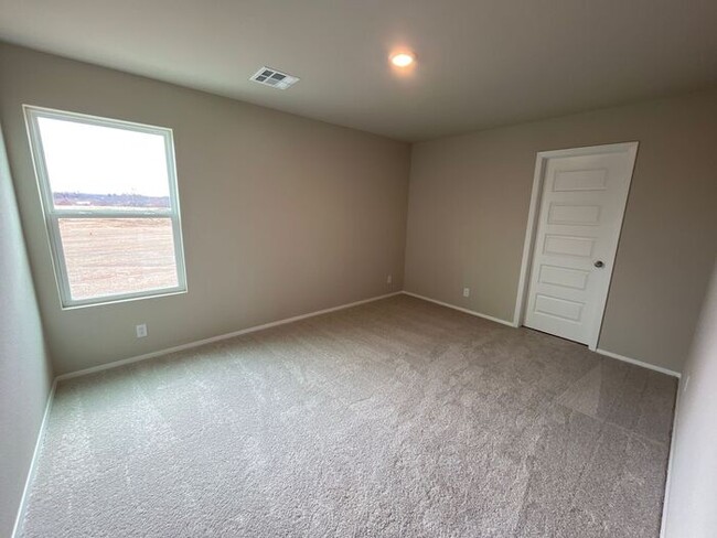 Building Photo - *Pre-leasing* Three Bedroom | Two Bath Hom...