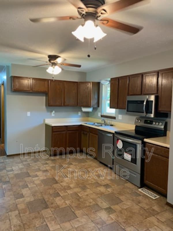 Building Photo - 6517 Bay Cir Dr