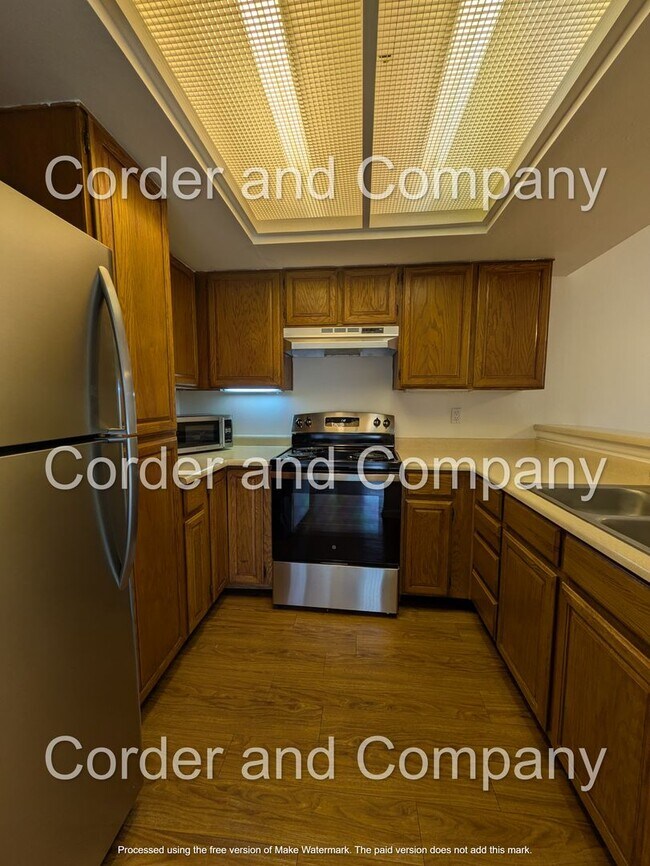 Building Photo - Charming town home 2Bedroom 2Bath Downstairs unit located in the Del Norte High School district.