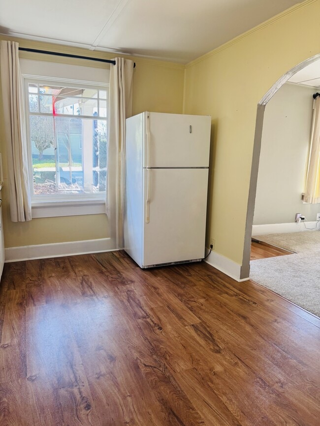 Building Photo - 1542 S Oakes St