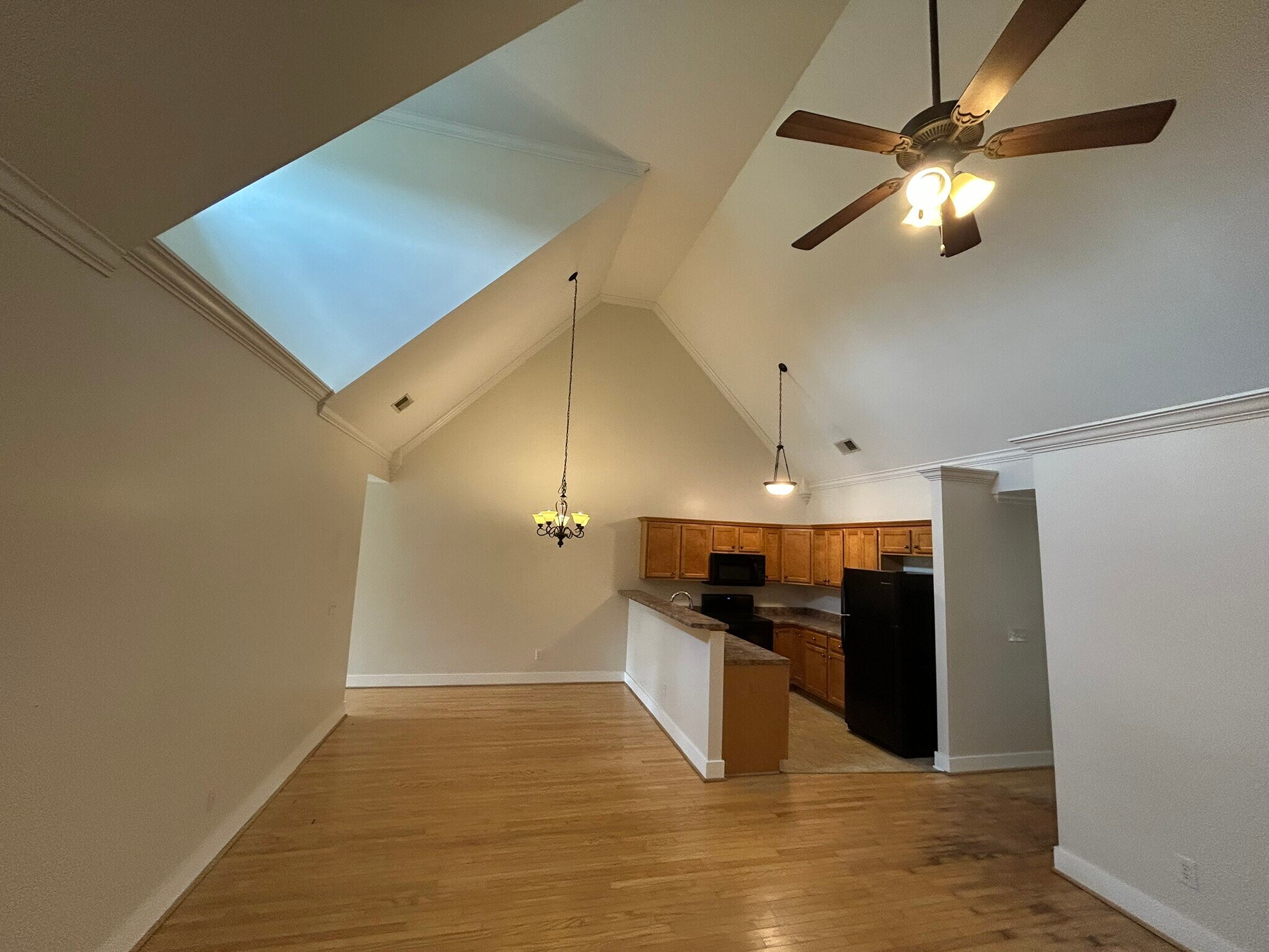 Building Photo - 2070 Rossburg Pl
