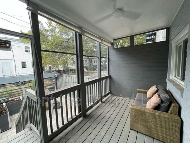 Building Photo - 1316 Staples St NE