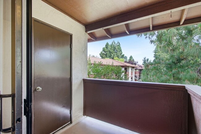 Building Photo - 479 Costa Mesa Terrace