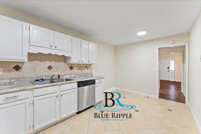 Building Photo - Spacious 3BR/2Bth Prime Smyrna Location on...