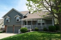 Building Photo - Refreshing & Tidy Lee's Summit Split for L...