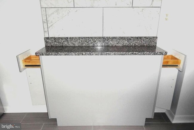 Building Photo - 2824 31st St SE