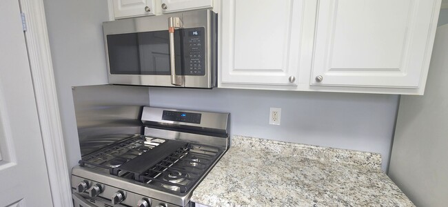 Building Photo - Completed remodeled, unfurnished rental *C...