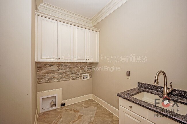 Building Photo - 143 Greenbay Rd