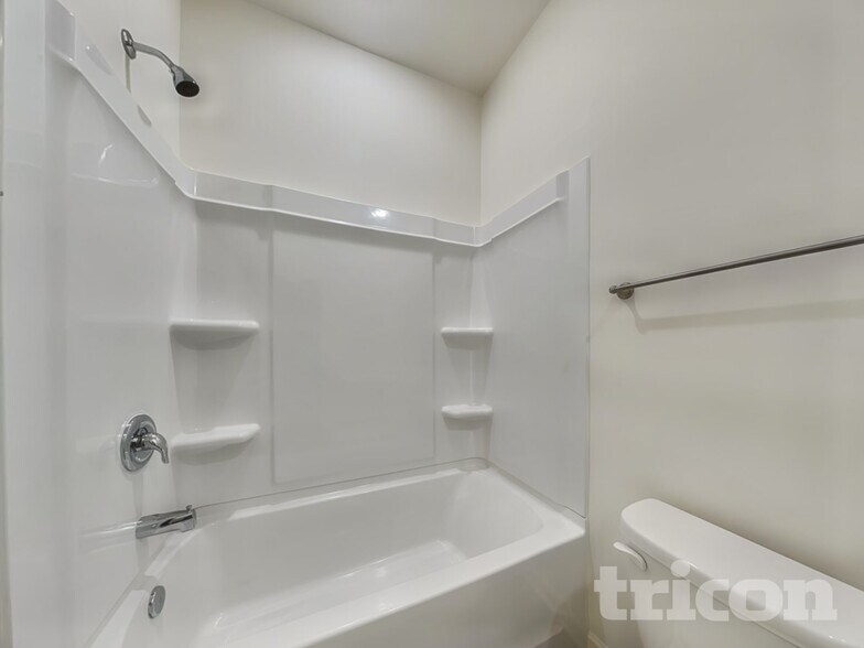 Building Photo - 179 Long Dr