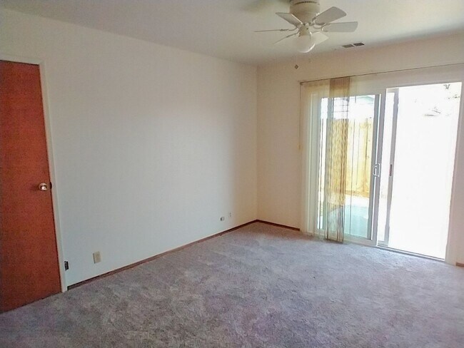 Building Photo - 2 Bedroom Orland Home
