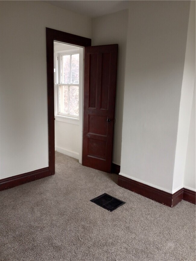 Building Photo - 362 W Gray St