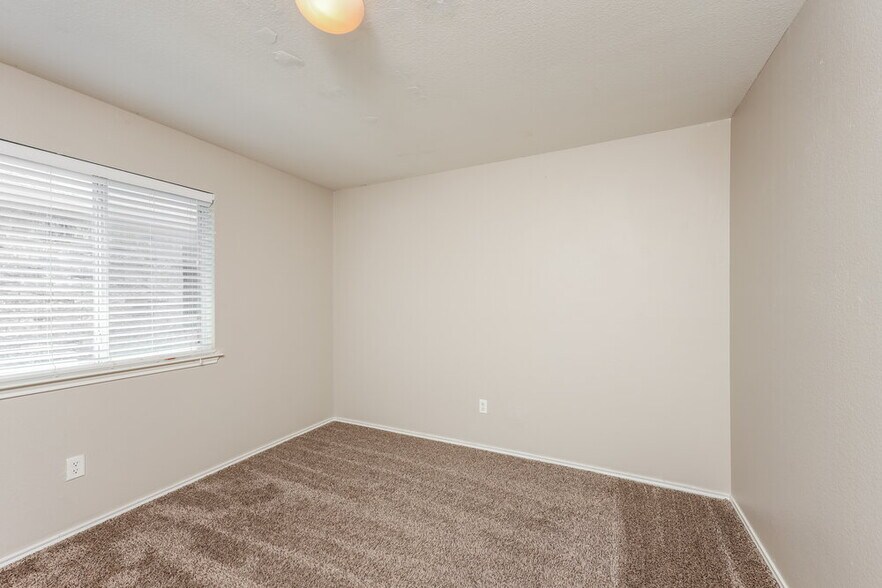 Building Photo - 2014 Gardenia Dr
