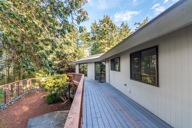 Building Photo - 2 Bed+ 2 Bath Home With Water View