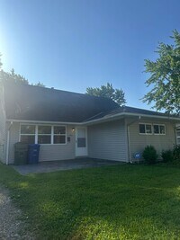 Building Photo - 4 Bedroom 2 Bathroom Home for Rent in East...