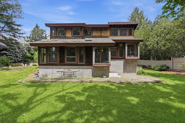 Building Photo - 6 Forest St