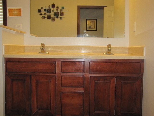 Building Photo - Fabulous 3Bd/2.5Ba House/Detached townhome- over 2000 finished sqft plus unfinished basement! Woo...