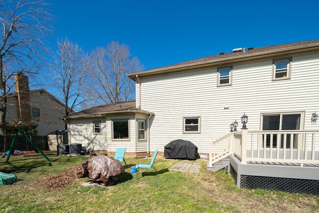 Building Photo - GORGEOUS 5 BEDROOM HOME LOCATED IN SALEM W...
