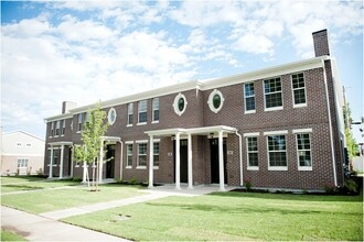 Building Photo - 372 W 200 N