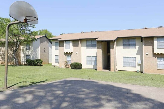 Building Photo - Longview Square