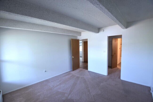 Building Photo - 4440 Laguna Pl