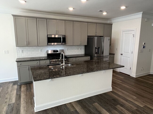 Building Photo - Newer 3 Bed + Loft Townhome in Davis Lake ...