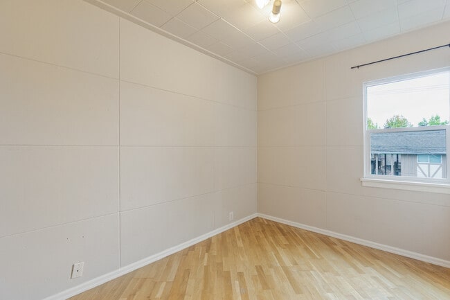 Building Photo - 409 N Yakima Ave