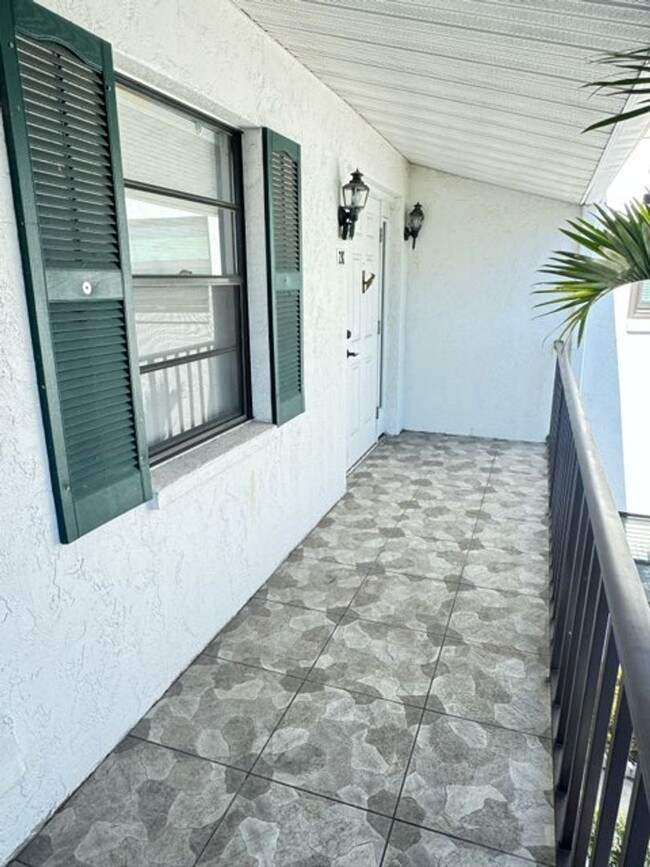 Building Photo - Annual modern 2-bedroom, 2-bath condo in t...